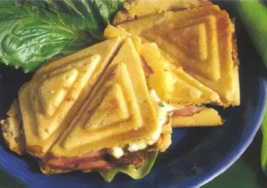 Varm dubbelmacka med skinka och dragon