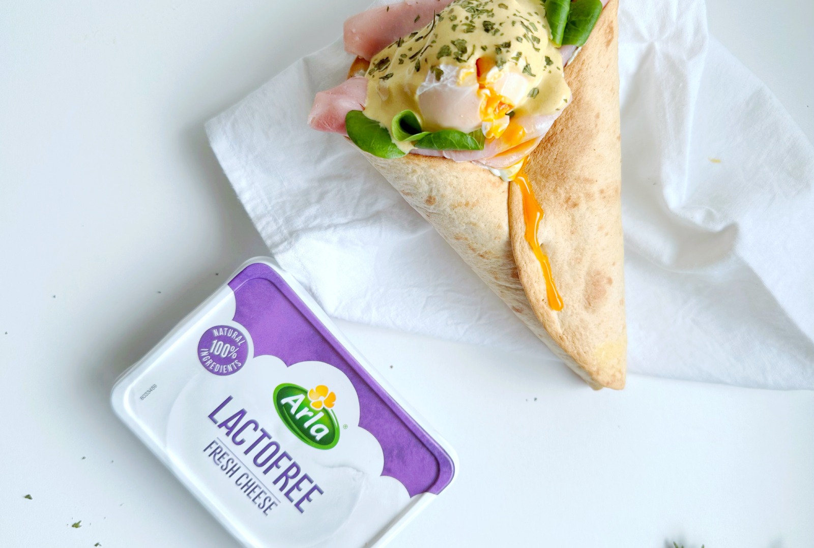 Crepe en cono relleno de Arla Queso de untar Lactofree