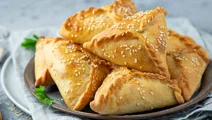 Empanadillas de espinacas con jamón, queso y huevo