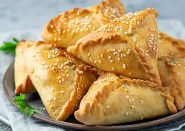 Empanadillas de espinacas con jamón, queso y huevo