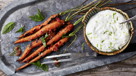 Grillede gulerødder med honningglaze og ostecreme