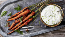 Grillede gulerødder med honningglaze og ostecreme