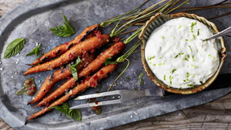 Grillede gulerødder med honningglaze og ostecreme