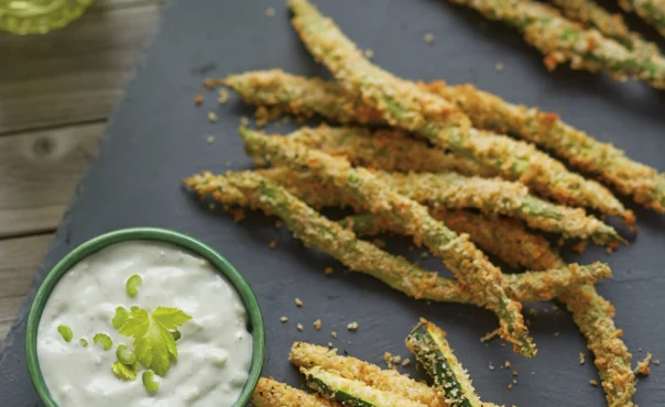 Groente 'frites' met Blauwe Kaas yoghurt dip