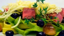 Tagliatelle con dados de ternera
