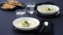 Blomkålssoppa med makrillröra och äpple