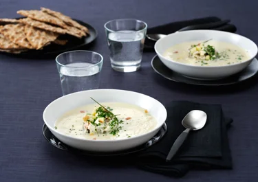 Blomkålssoppa med makrillröra och äpple