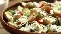 Ugnsbakad potatissallad med ädelostyoghurt
