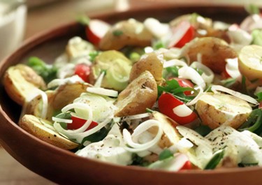 Ugnsbakad potatissallad med ädelostyoghurt