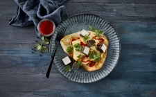 NAAN TOAST MED EGG OG KREMOST MED PEPPER