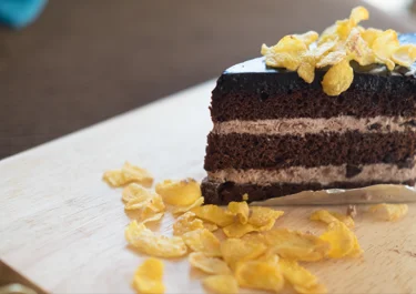 Luxurious Snickers Cake