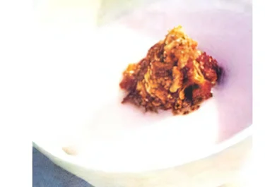 Frusen grapeyoghurtsoppa med äppeltoppar