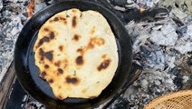 Madbrød bagt over bål
