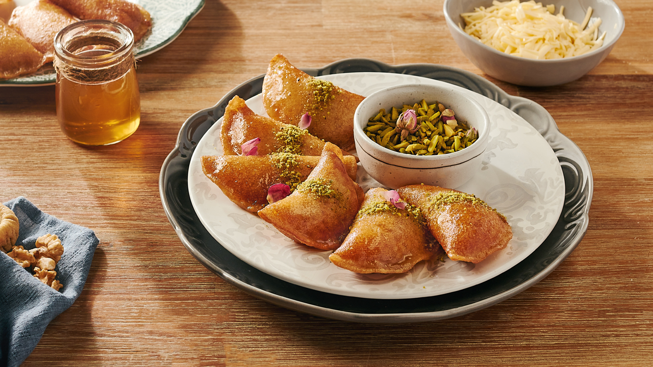 قطايف مع الشيدر (مع طريقة عمل العجين)