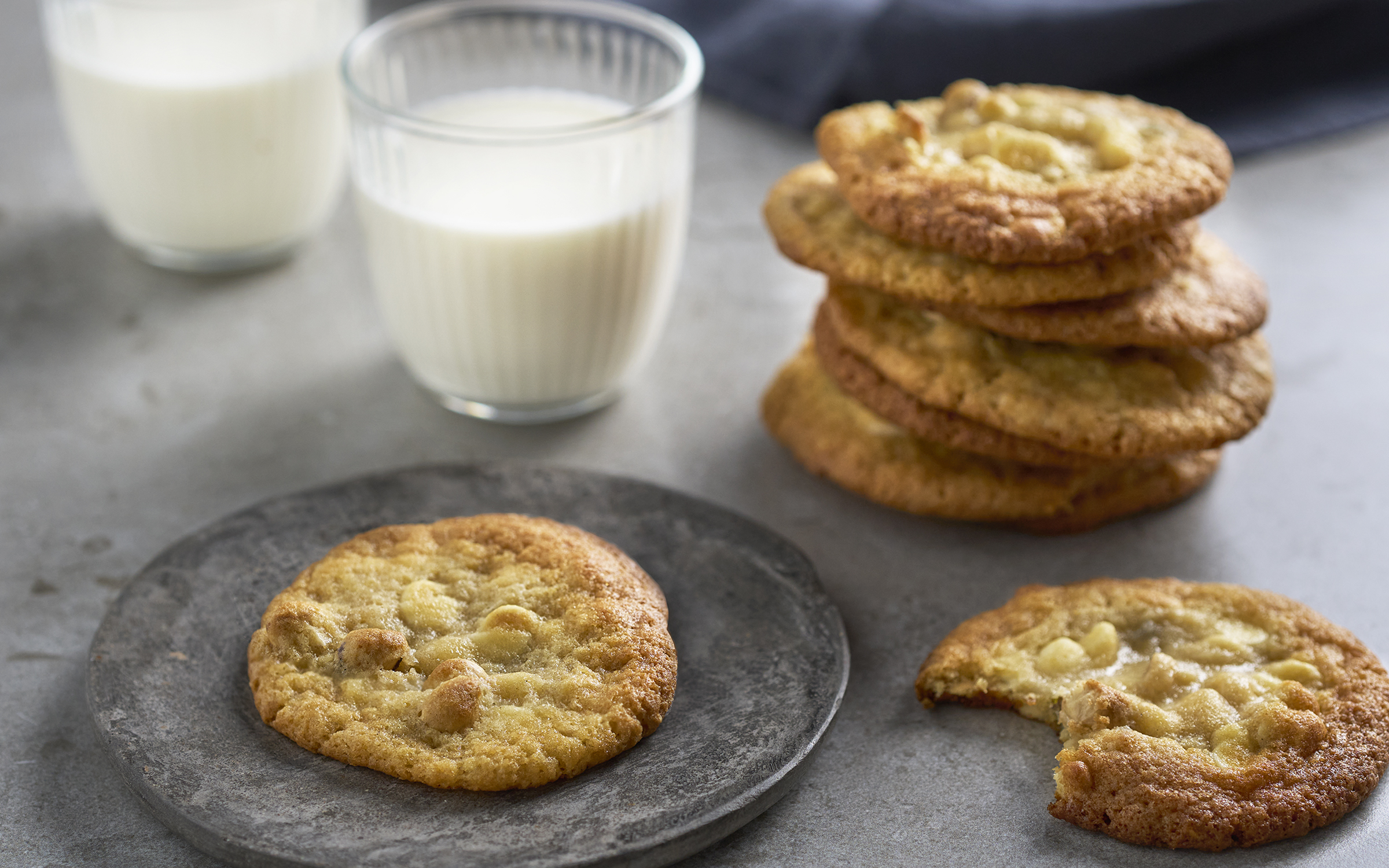 Cookies mit weißer Schokolade und Macadamianüssen aus der Heißluftfritteuse