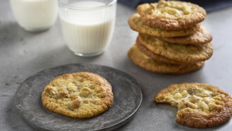 White chocolate macadamia nut cookie