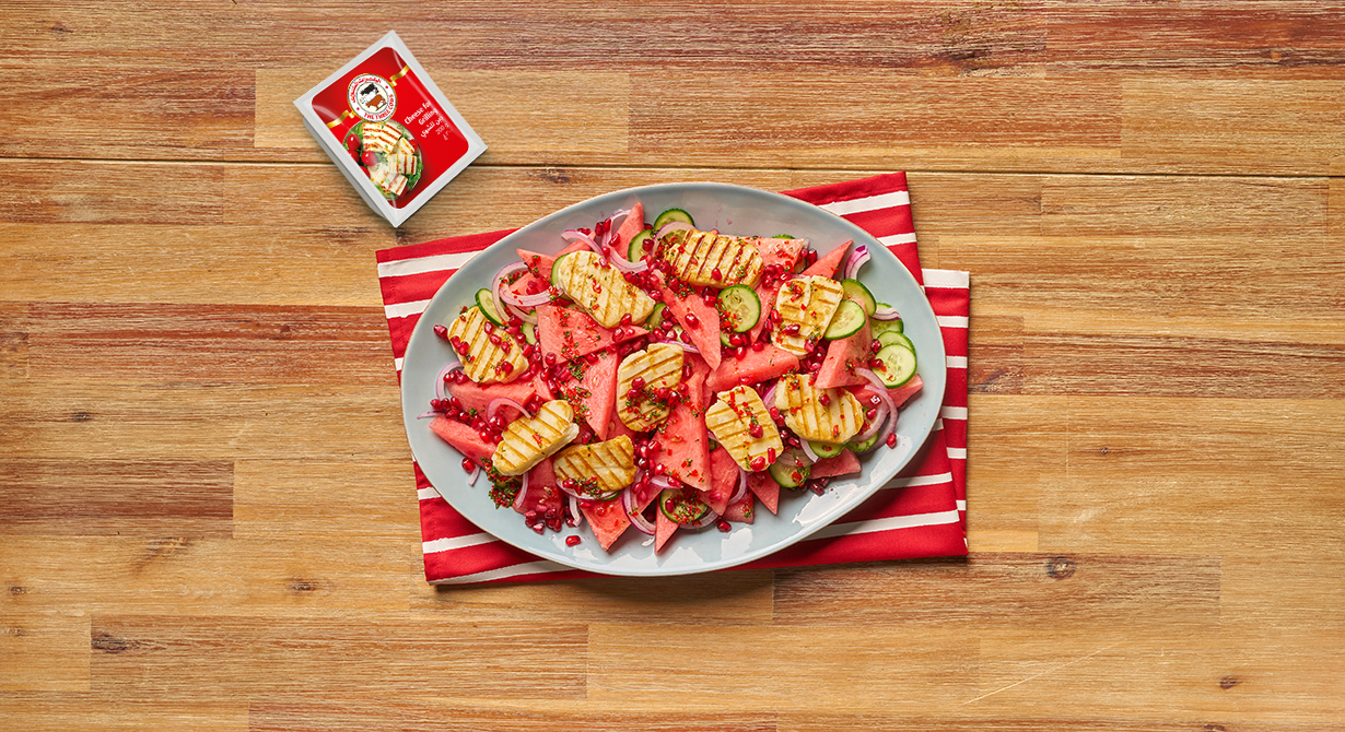 سلطة صيفية مع جبن الحلوم المشوي