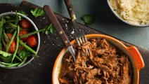 Pulled pork med mos på jordärtskockor