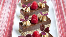 Dessertkage med peanuts og kaffeganache