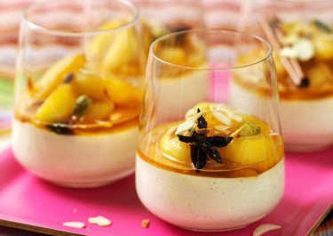 Jouluinen pannacotta omenahillokkeella