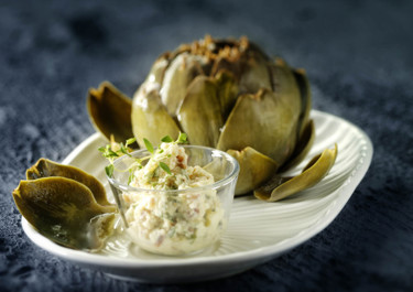 Artiskokker med mild ostecreme