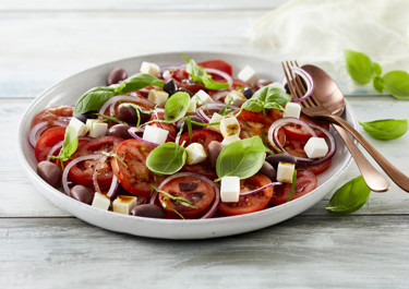 Tomatsalat med hvid ost og oliven