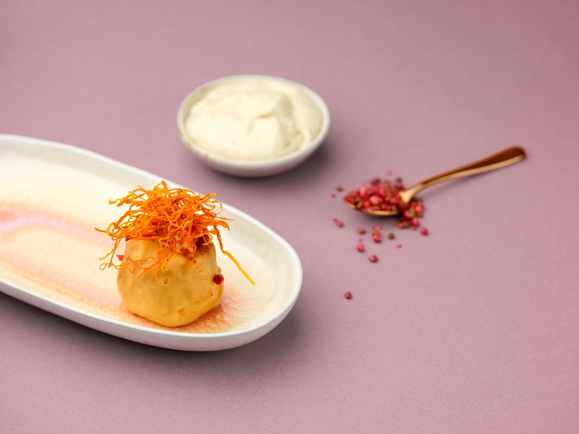 Karotten-Karamell-Kuchen mit gesalzenem Karamell &amp; rosa Pfeffer in ...