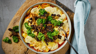 Tortellinigratäng med svamp och franska örter