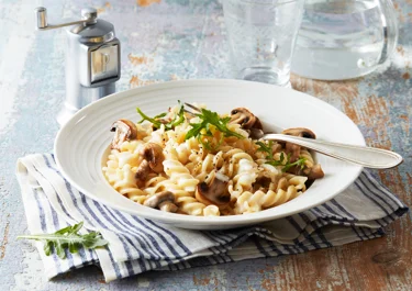 Pasta med ost- och champinjonsås