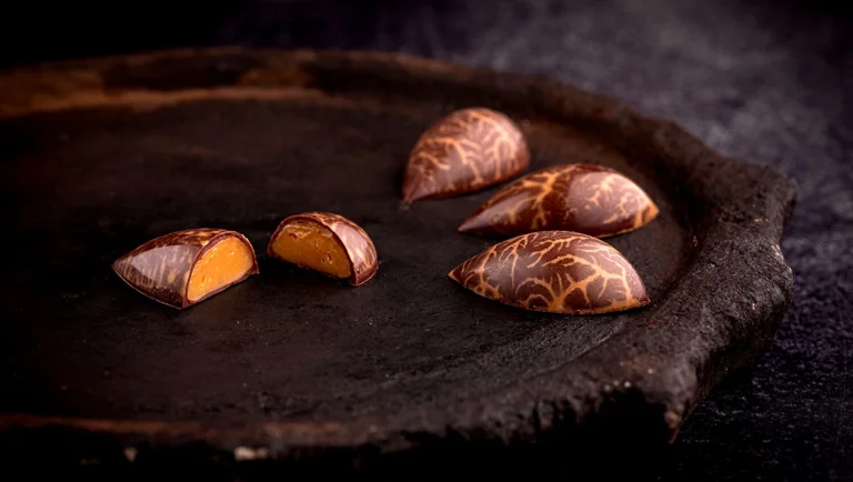 Karamel ganache med tonkabønne til fyldte chokolader