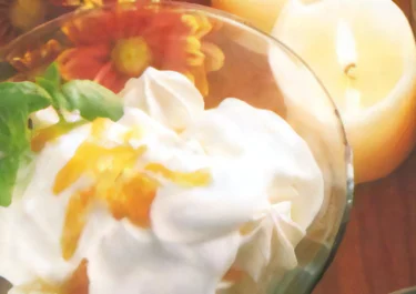 Marängglass med ingefärsgrädde