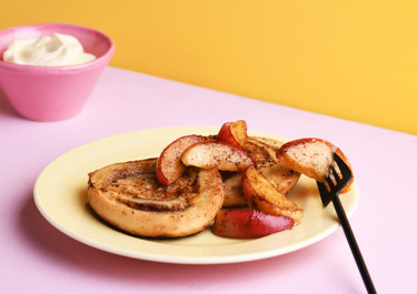 Rika riddare med smörstekta äpplen och vanilj