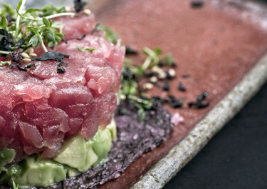 Tartar de atún con Arla Natural de untar