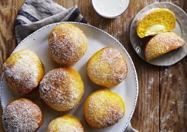 Vaniljfyllda saffransbullar