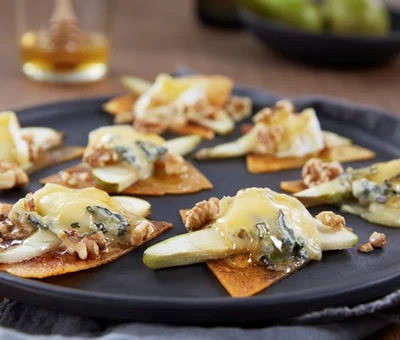 Tortilla med smeltet ost og pære