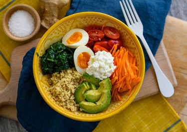 Buddha bowl με πλιγούρι, λαχανικά & cottage cheese