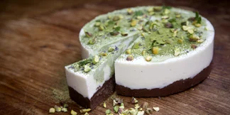 Matcha-pistaasijuustokakku