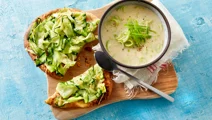 Hurtig kartoffelsuppe med squashbrød