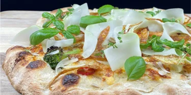 Pizzan valmistus on toiminut hävikin hillinnän keinona kautta historian.