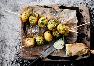 Grillede små kartofler med kryddersmør