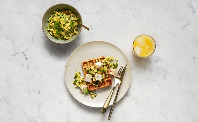 Gofry z Castello® serkiem kremowym dekorowanym i salsą ananasową