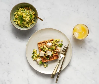 Vafler med Castello® flødeostring og ananas-salsa