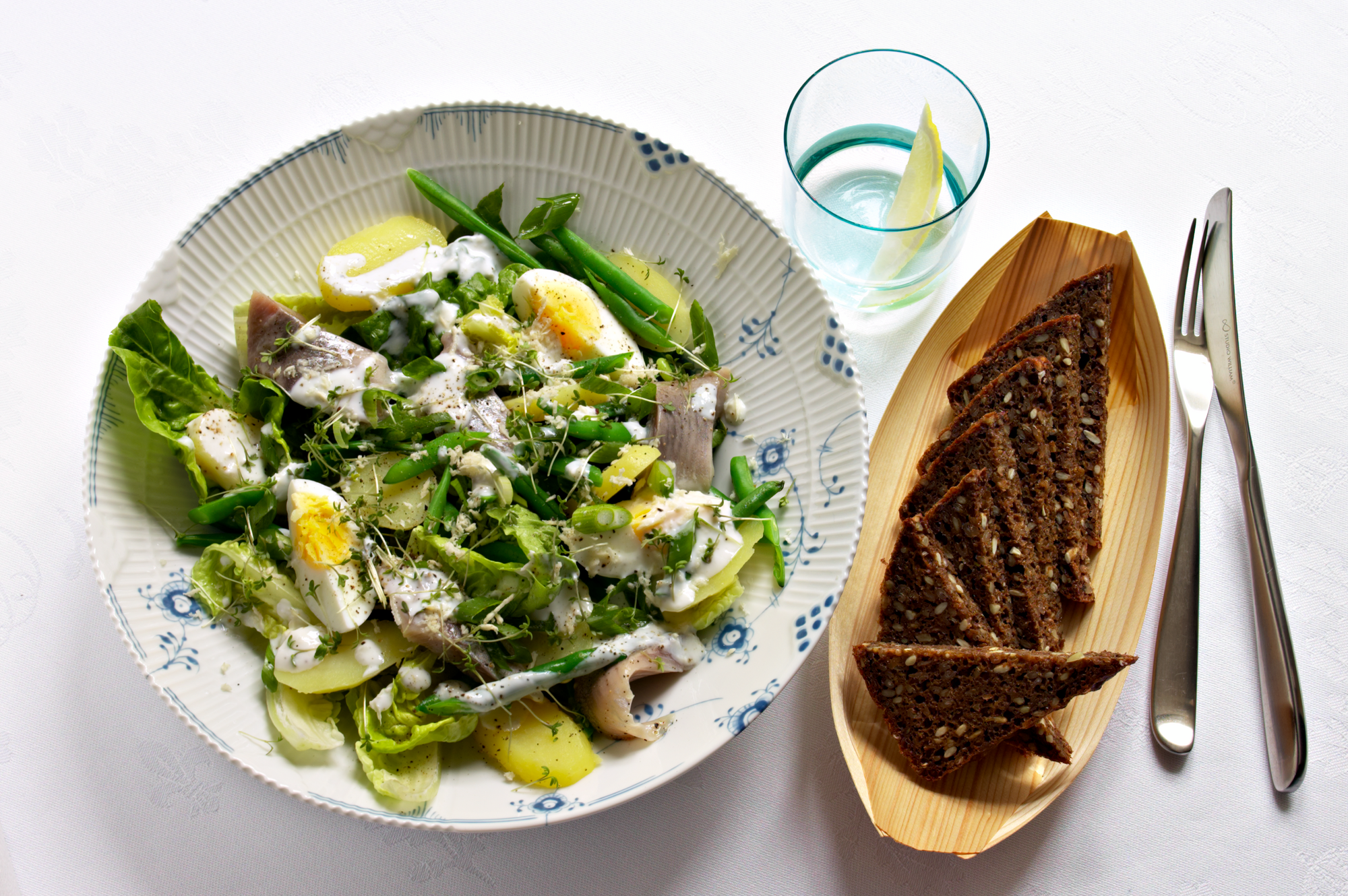 Salat med kartofler og marinerede sild