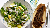 Salat med kartofler og marinerede sild
