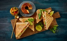 FRISCHKÄSE-SANDWICH MIT MEXIKANISCHER NOTE