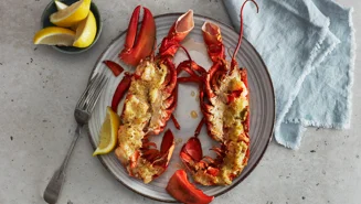 Gratinerad hummer med citron och vitlök