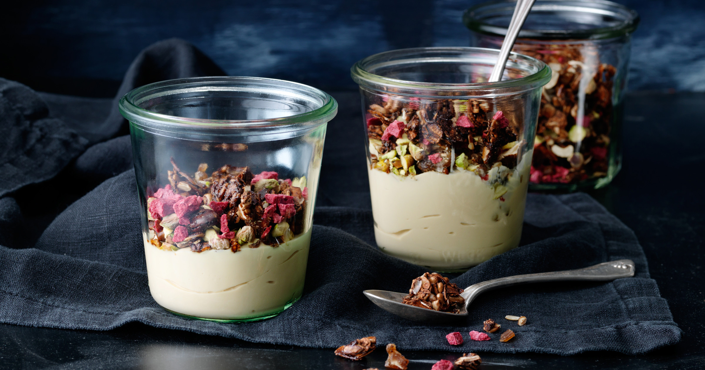 Dulce de leche-yoghurt med nøddeknas