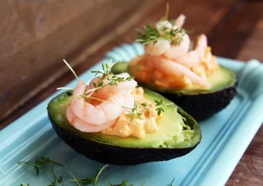 Avokado med devilled eggs