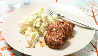 Nötfärsbiff med spetskålslaw
