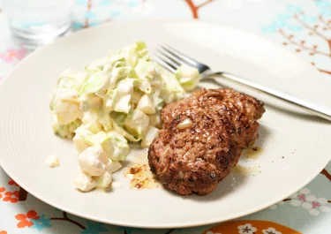 Nötfärsbiff med spetskålslaw